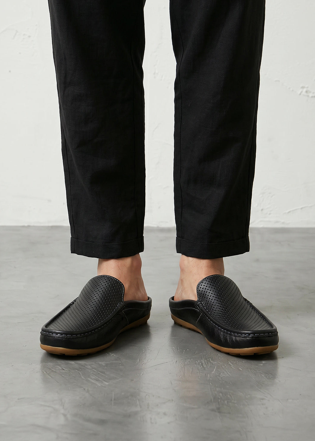 Noir Closed-Toe Mules Leather Sandals｜BM-SH-24