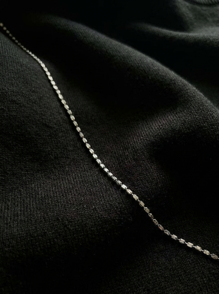 Minimal Line Embroidery Crewneck｜BM-T-120