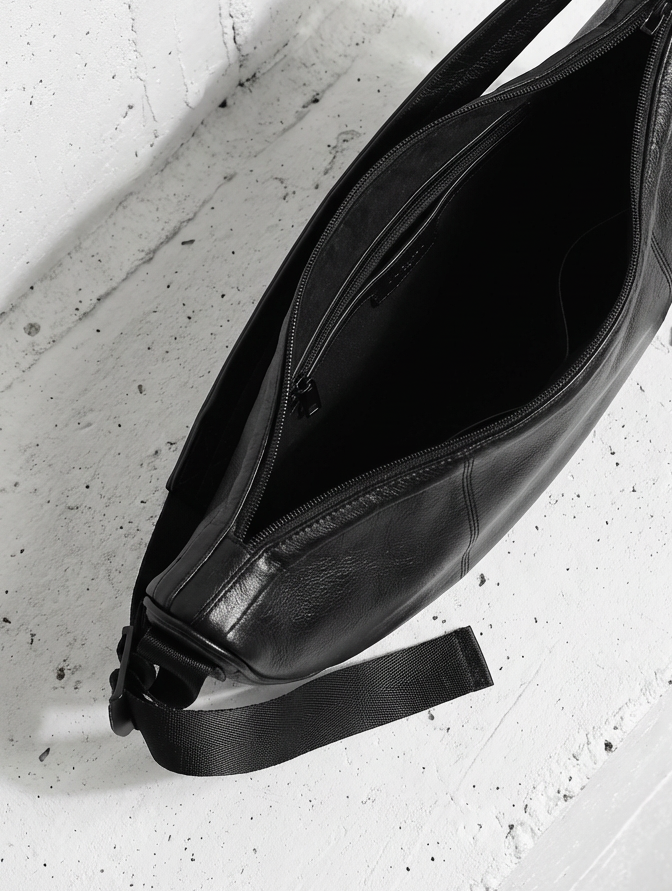 Modern Half-Moon Black Shoulder｜BM-OT-16